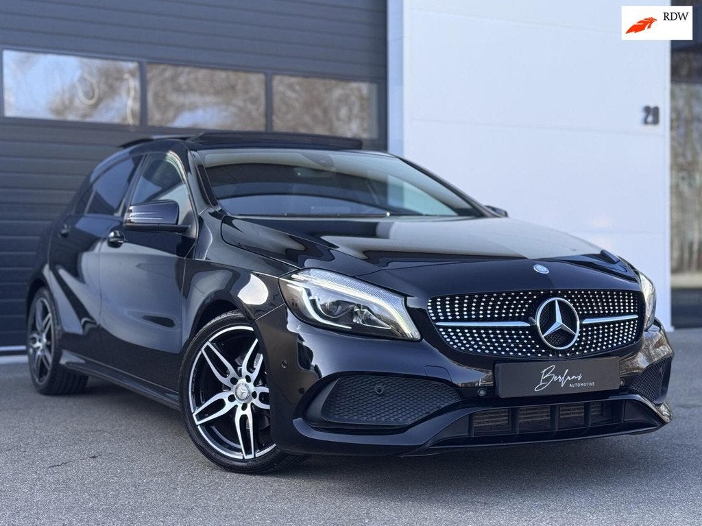 Mercedes A-klasse 160 AMG Night Edition Panodak | LED | Navi, Auto's, Mercedes-Benz, Voorwielaandrijving, Gebruikt, 4 cilinders