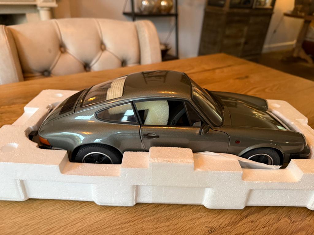1:12 Porsche 911 3.2 Carrera Coupe groen Premium Classixxs, Nieuw, Ophalen of Verzenden, In der Gibitzen 27, D-90530 Wendelstein b. Nbg.