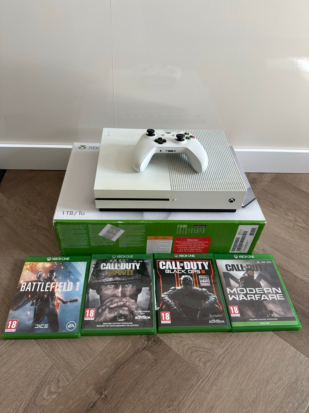 Xbox One S 1TB met controller en 4 games, Xbox One S, Ophalen of Verzenden, 1 TB, Met 1 controller