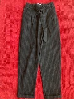 Zwarte broek met streepjes van Pull & Bear mt. 152/158, Kinderen en Baby's, Kinderkleding | Maat 158, Broek, Meisje, Ophalen of Verzenden