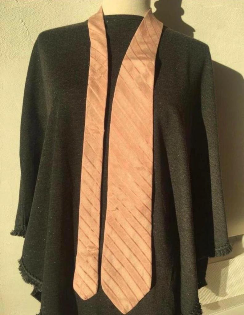 Prachtige Sarar 100% Zijden Stropdas Roze met Patroon Italie, Ophalen of Verzenden, Nieuw, Roze, Met patroon