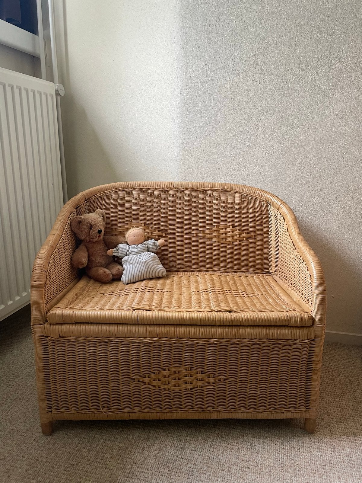 Vintage Rotan kinderbankje met opbergruimte - Kinderbankje, Ophalen, Gebruikt, Overige kleuren, Riet of Rotan