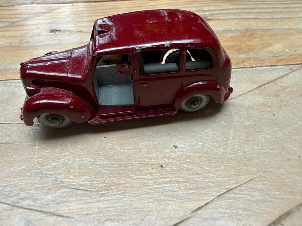 Vintage Speelgoedauto - Rode Klassieke Modelauto, Hobby en Vrije tijd, Modelauto's | 1:24, Zo goed als nieuw, Ophalen of Verzenden