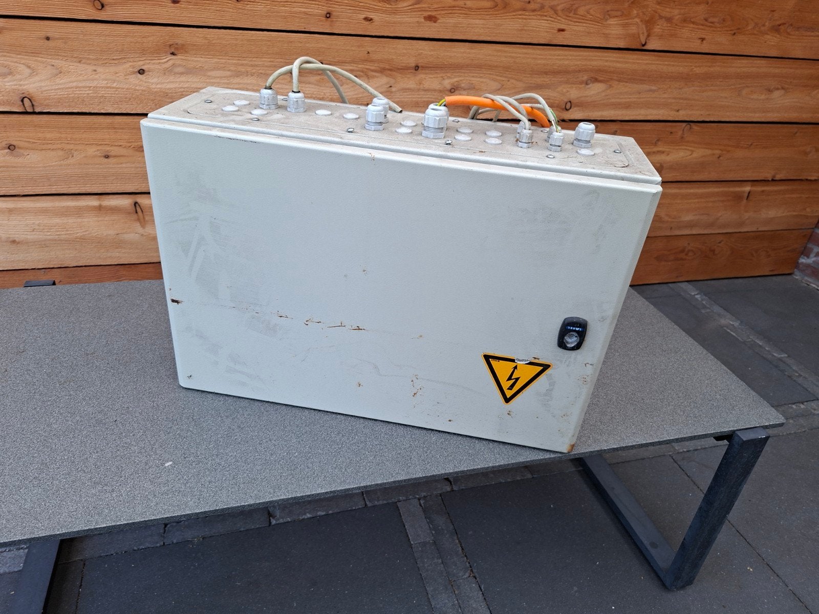 Elektrische schakelkast met frequentieregelaar, Ophalen