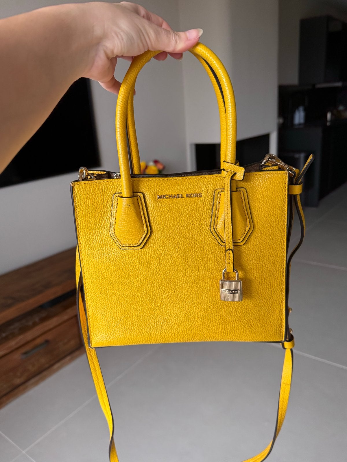 Michael Kors Handtas Geel - Zo goed als nieuw, Ophalen of Verzenden, Zo goed als nieuw, Geel, Handtas