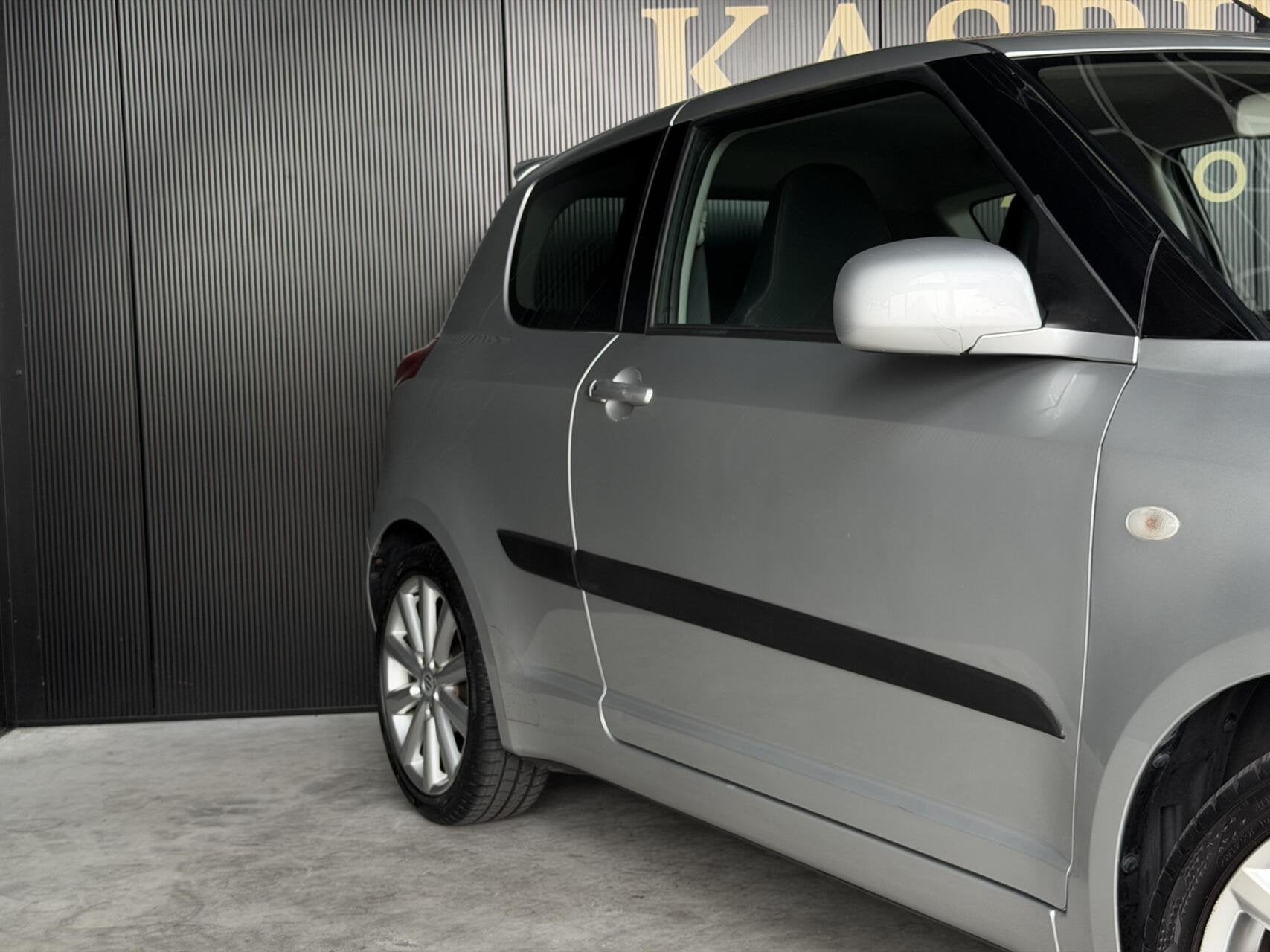 SUZUKI SWIFT 1.6 SPORT 125ch - JANTES 17" - SIÈGES SPORT - CLIMATISATION AUTOMATIQUE - DÉMARRAGE SANS CLÉ - AILERON