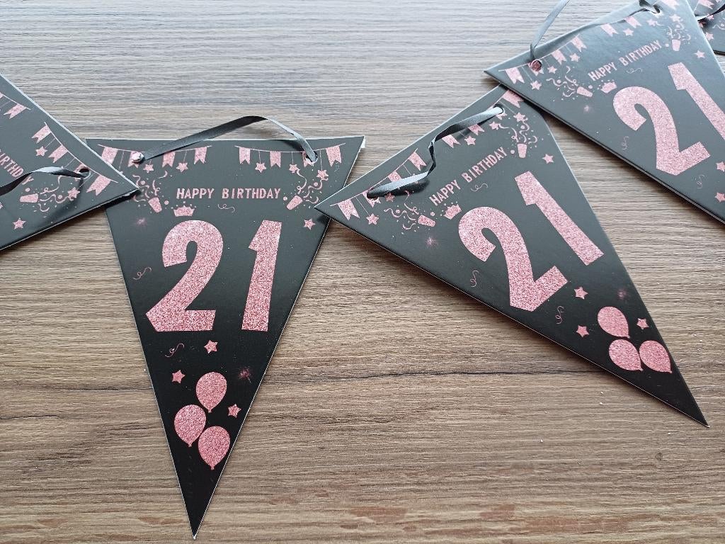 zwart roze vlaggetjes Happy Birthday 21, Hobby en Vrije tijd, Feestartikelen, Ophalen of Verzenden, Zo goed als nieuw, Versiering
