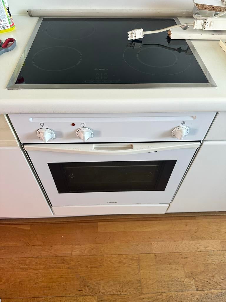 Inbouw oven van Ariston, wit voor een kratje bier hertog jan, Ophalen of Verzenden, Gebruikt, Inbouw, Oven