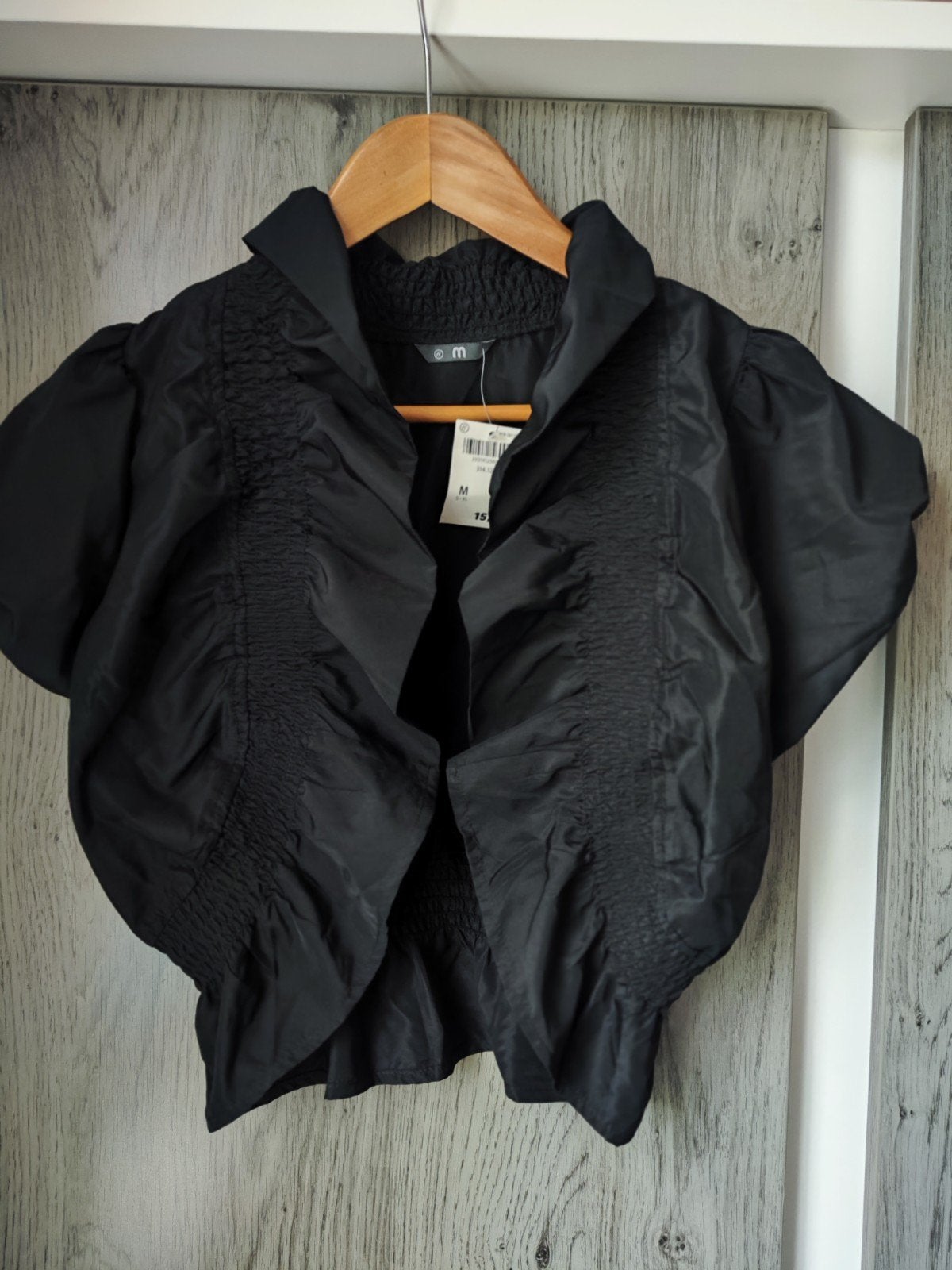 Zwart bolero jasje met ruches en korte mouwen, Kleding | Dames, M, Ophalen of Verzenden, Nieuw