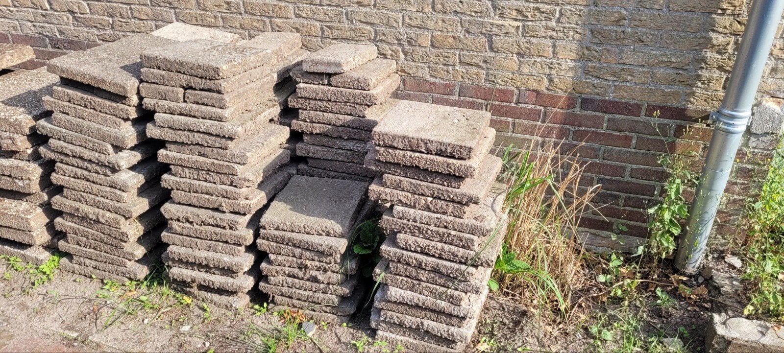 Terrastegels 30x30 cm - ca. 90 stuks en halve tegels, Ophalen, Gebruikt, 5 tot 10 m², Beton