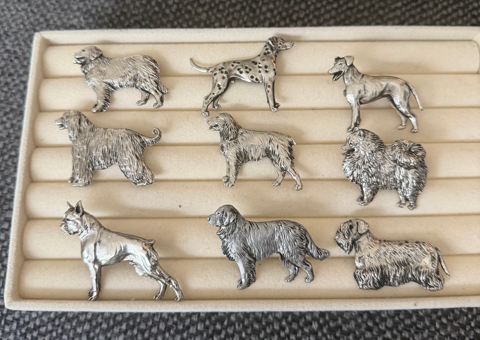 Tinnen honden speldjes - Zo goed als nieuw, Ophalen of Verzenden, Zo goed als nieuw
