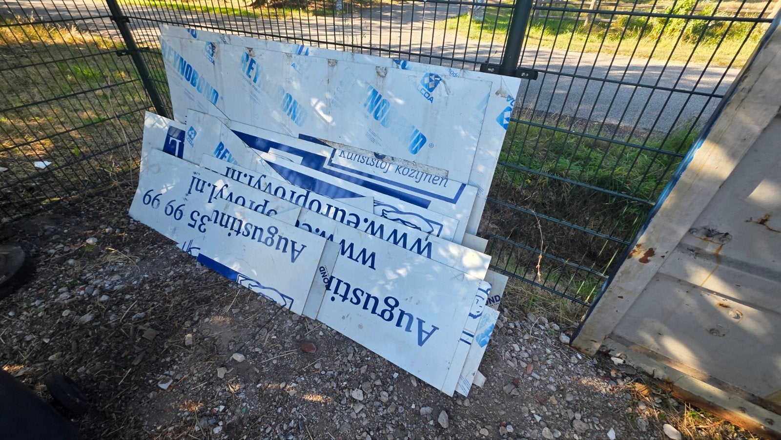 Trespa platen en stukken - Container opruiming 3mm, Doe-het-zelf en Verbouw, Ophalen of Verzenden, Zo goed als nieuw, Overige materialen