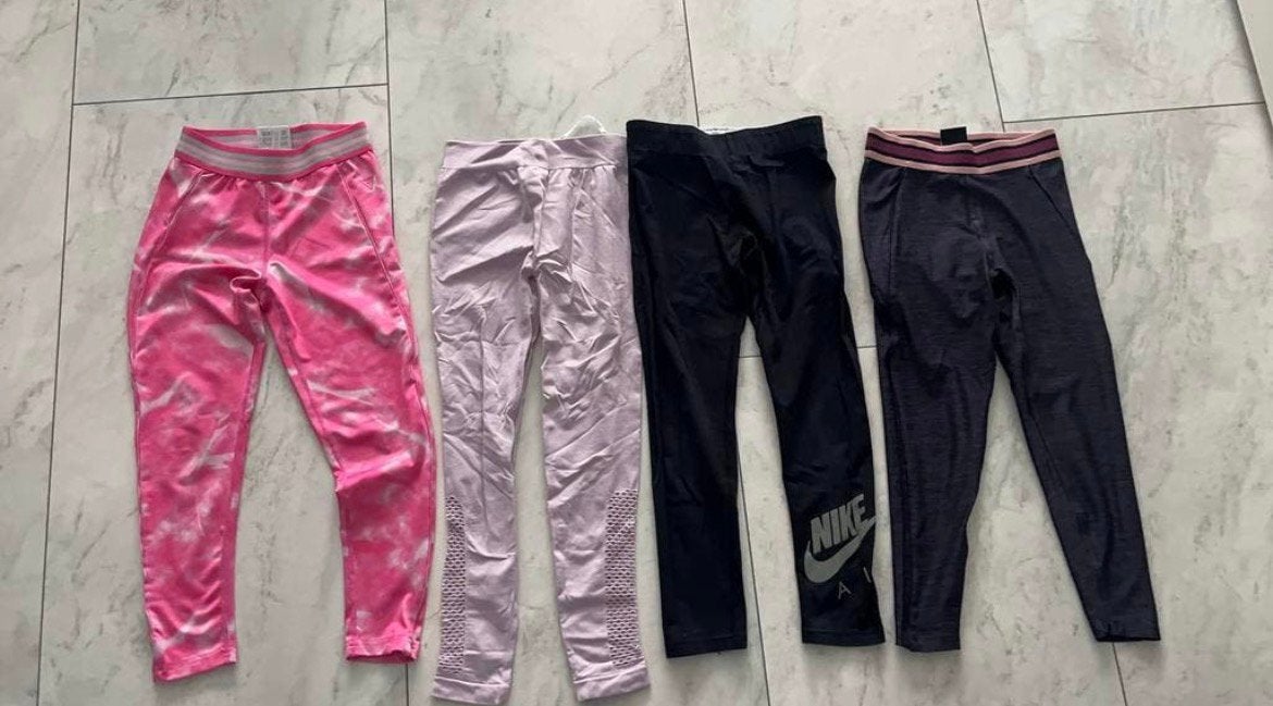 Meisjes sport legging nike osaga maat 128, Ophalen of Verzenden, Zo goed als nieuw, Meisje, Sport- of Zwemkleding