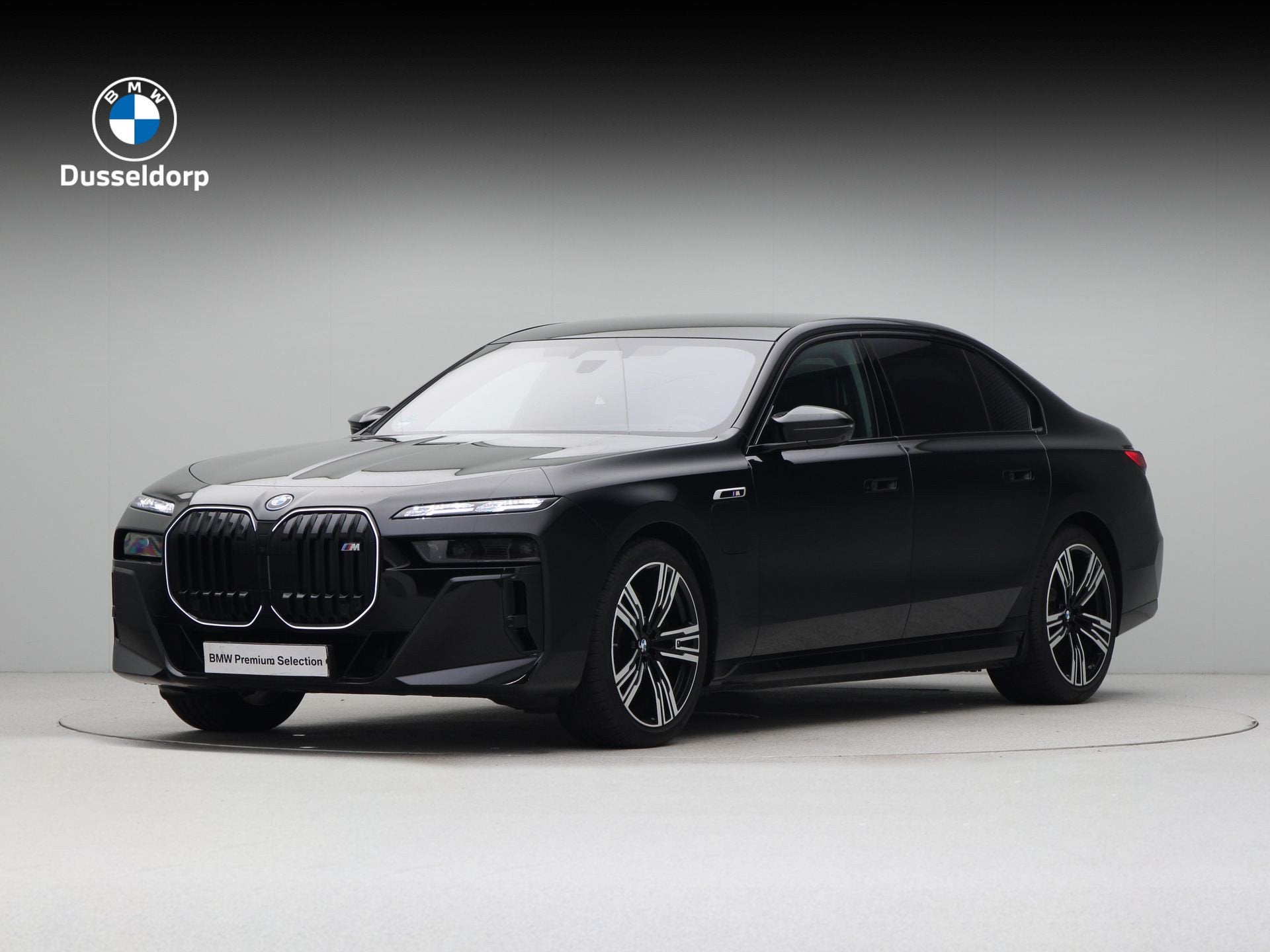 BMW 7 Serie M760e xDrive M-Sport SoH 100% (bj 2025), Auto's, Automaat, Dealer onderhouden, Gebruikt, Overige brandstoffen