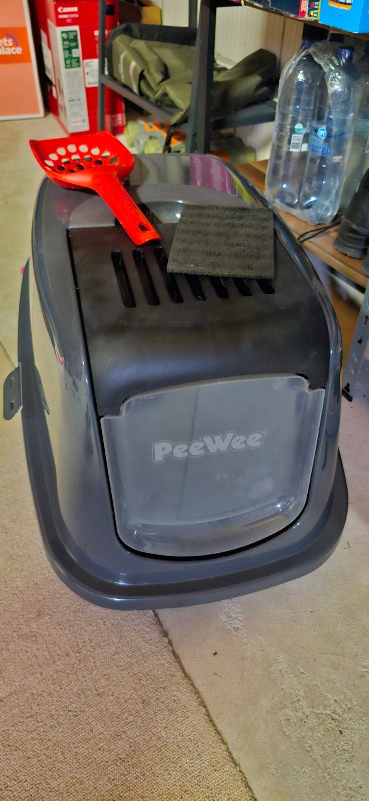 Peewee kattenbak, Ophalen