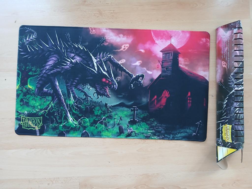 Dragon Shield Playmat: Halloween Special Edition, Ophalen of Verzenden, Zo goed als nieuw, Overige typen