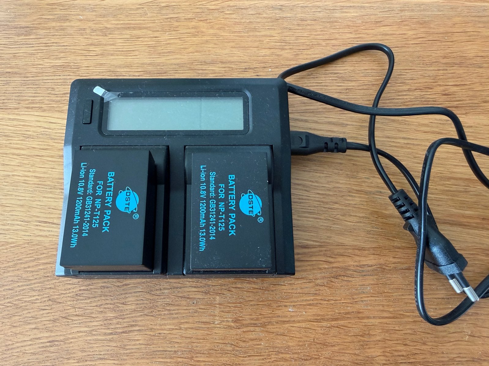 Twee NP-T125 accu's voor GFX met duo lader en USB, Audio, Tv en Foto, Fotografie | Accu's en Batterijen, Gebruikt, Verzenden, Overige merken