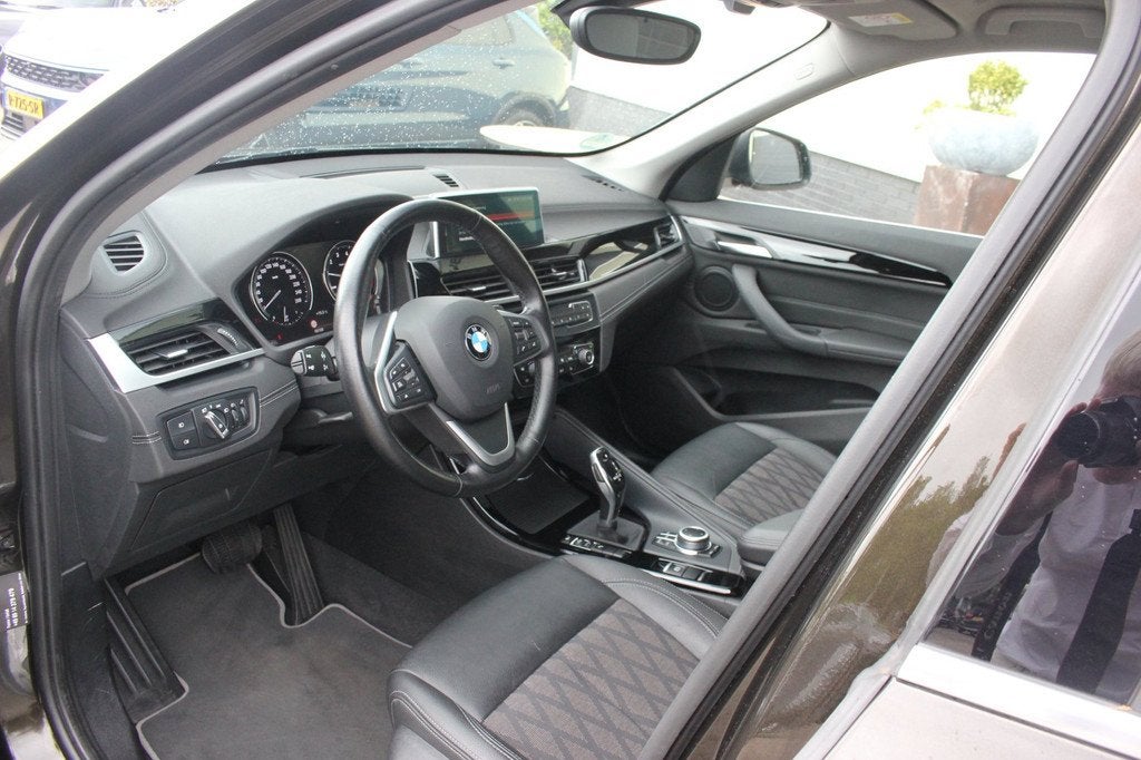 BMW X1 1.8i sDrive xLine | Camera | ACC |, Gebruikt, Zwart, Bruin, Leder en Stof