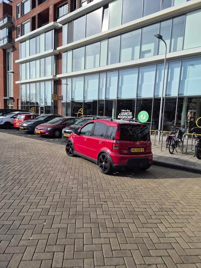 Fiat Panda 1.4 16V 100HP 2008 Rood, Auto's, Fiat, Voorwielaandrijving, 15 km/l, 31 €/maand, 100 pk