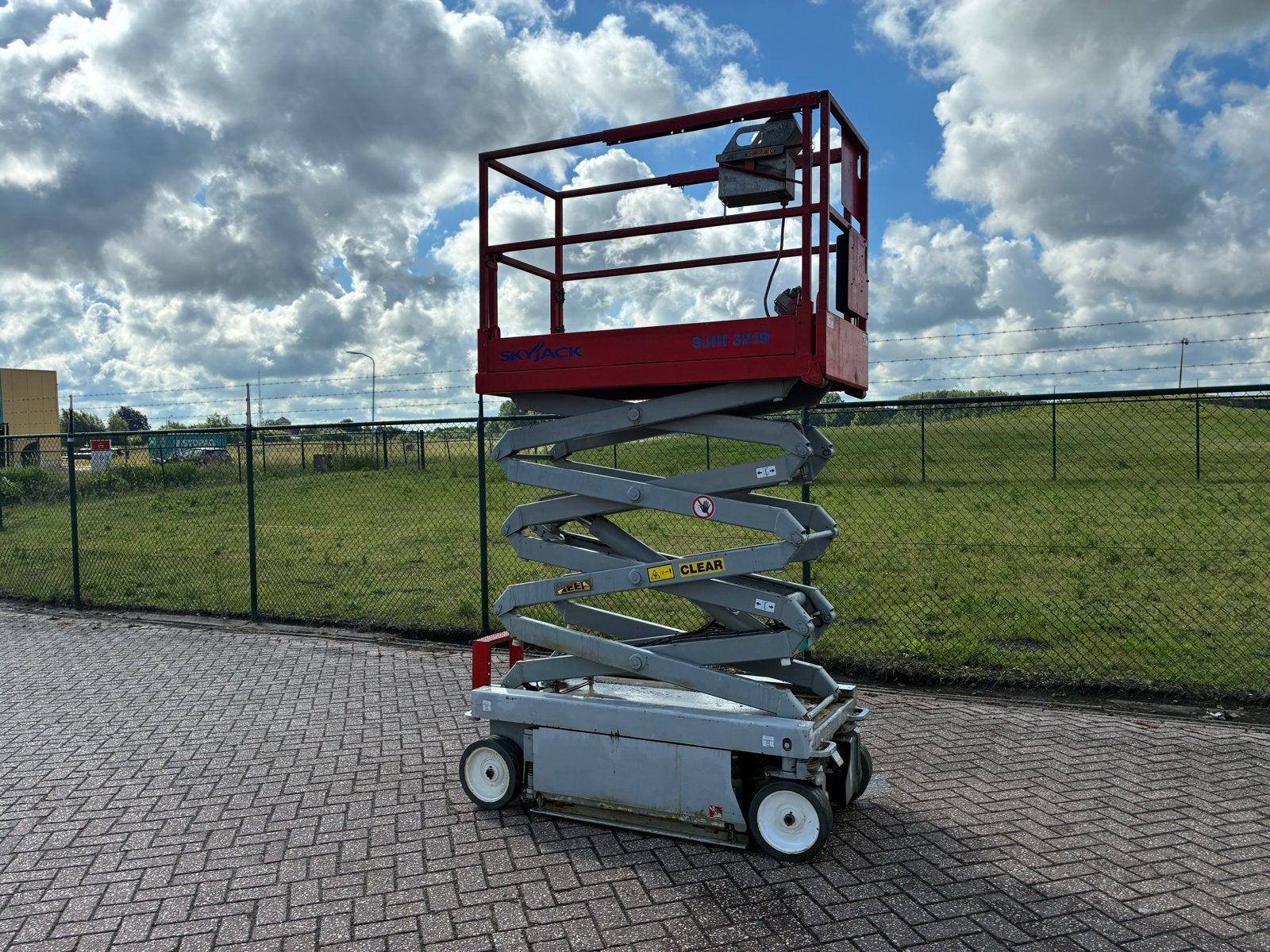 Skyjack Hoogwerker 8m - Nieuwe Accu's, Keuring tot 2027, Zakelijke goederen, Ophalen of Verzenden