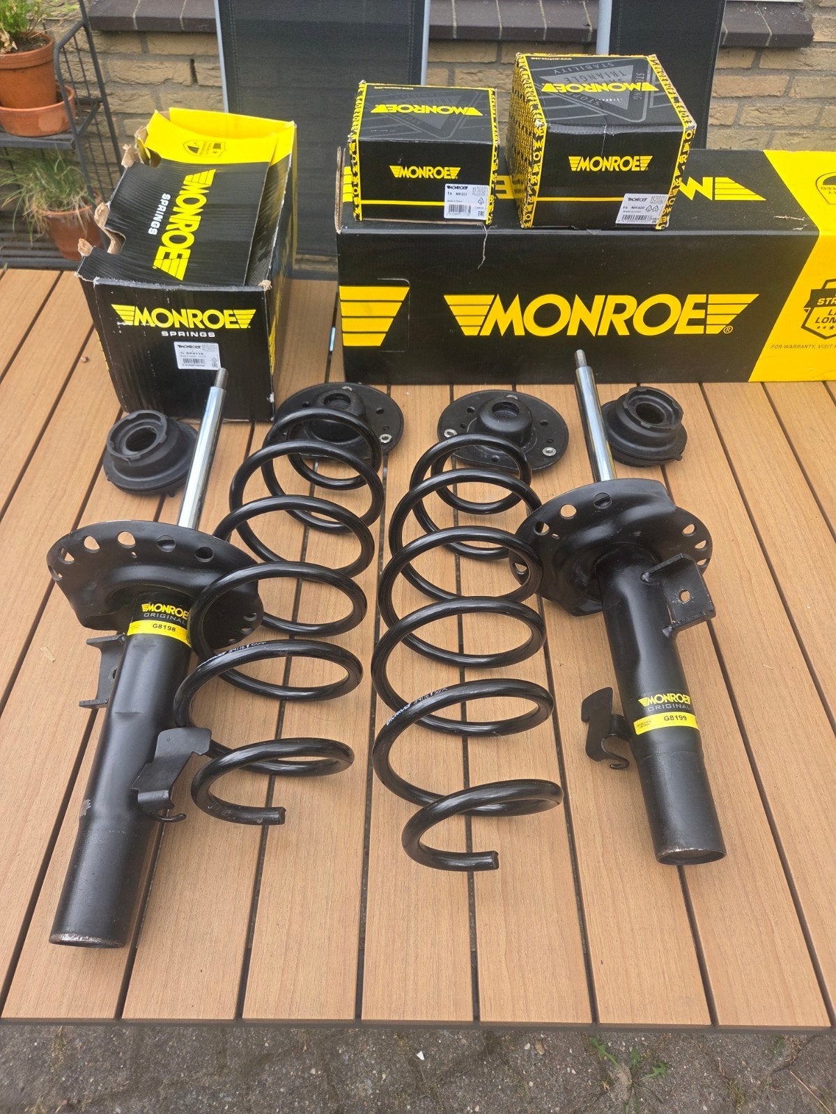 Monroe schokbreker set met veren etc., Ophalen of Verzenden, Volvo