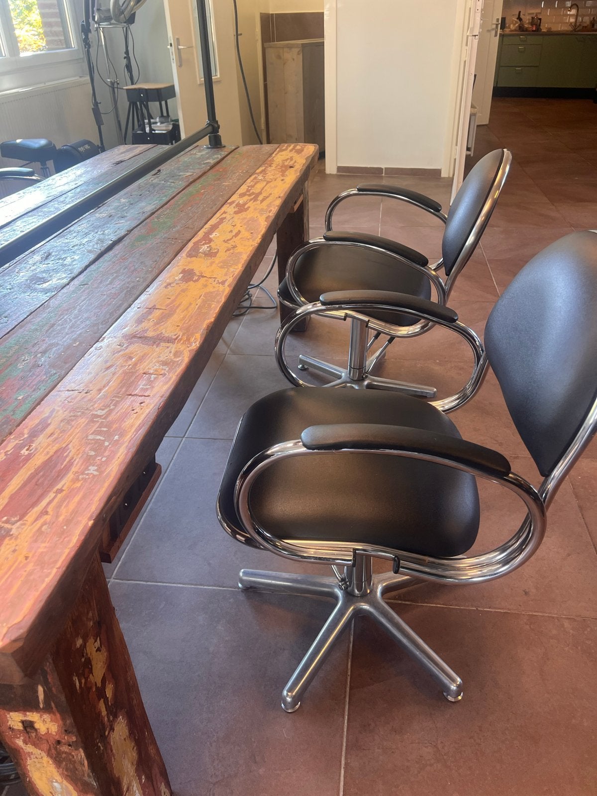 Kappers stoelen, Ophalen