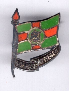 4 Daagse Nijmegen email op zilverkleurig broche ( U_169), Verzenden, Zo goed als nieuw, Sport, Speldje of Pin