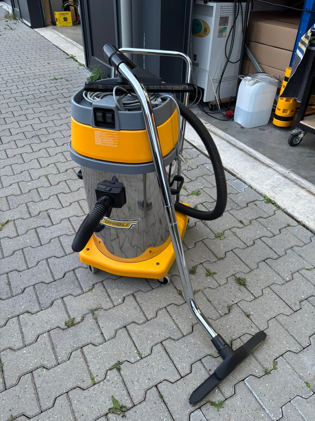Ghibli professionele stof- en waterzuiger | 2 motoren | RVS, Zo goed als nieuw, Industriële stofzuiger, 2000 watt of meer, Ophalen
