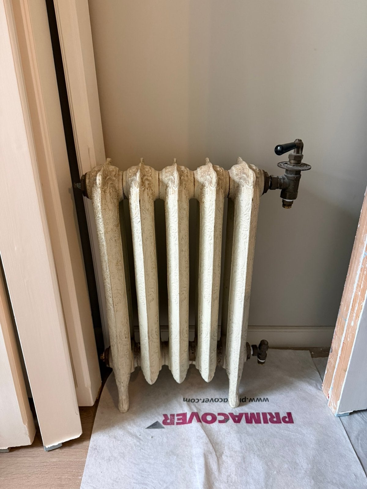 Klassieke gietijzeren radiatorkraan met hendelbediening, Ophalen, 30 tot 80 cm, Radiator, Minder dan 60 cm