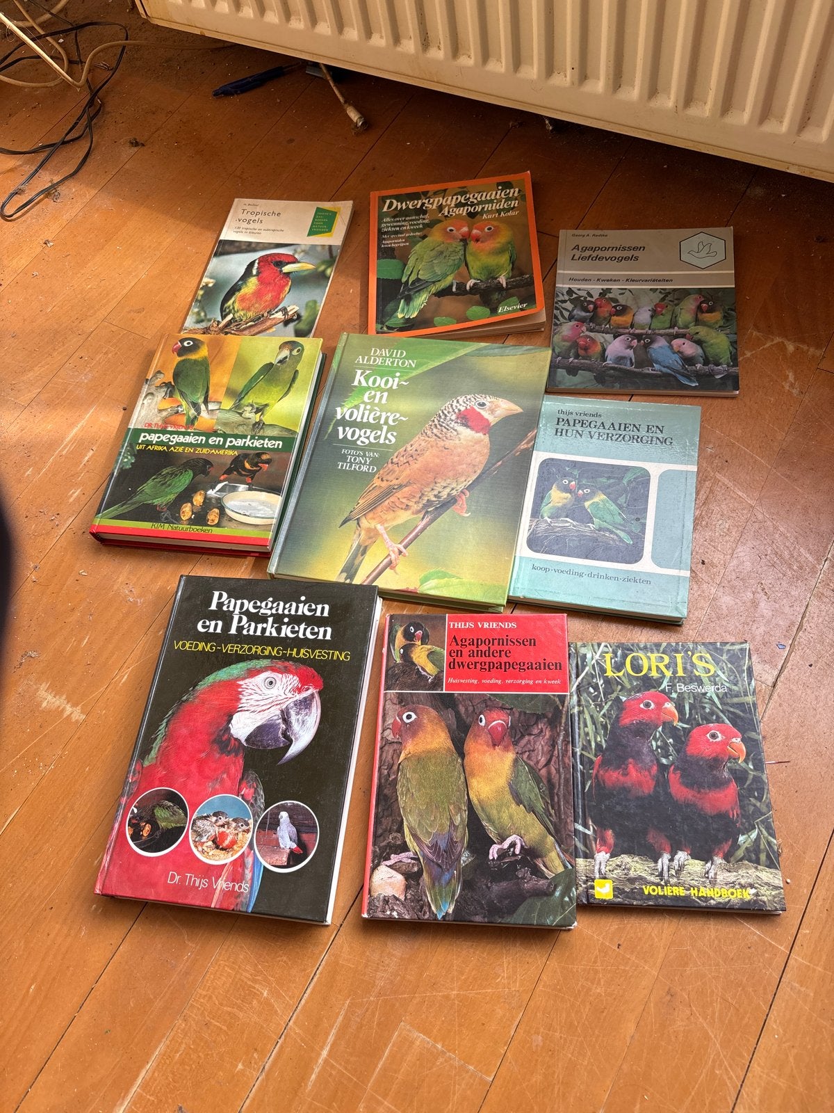 Boeken over papegaaien, parkieten en volièrevogels, Ophalen of Verzenden, Gelezen