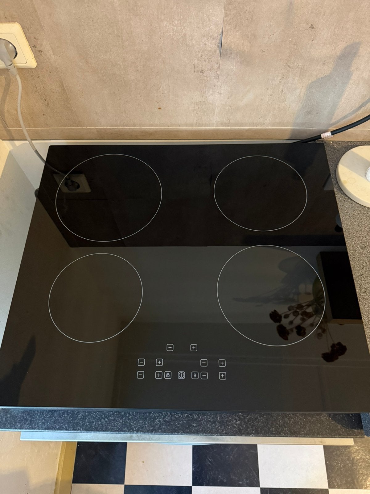 Tomado TIH6010B inductiekookplaat 4-pits – zo goed als nieuw, Ophalen, 3 kookzones of minder, Zo goed als nieuw, Inductie