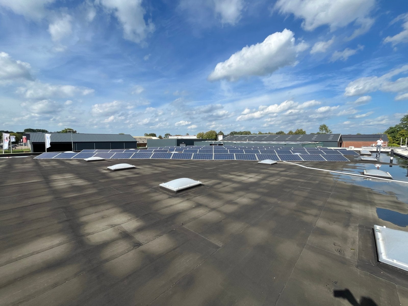 80 zonnepanelen (320 Wp/paneel) incl. omvormer - Zelf demont, Ophalen, Gebruikt, Compleet systeem, 200 wattpiek of meer