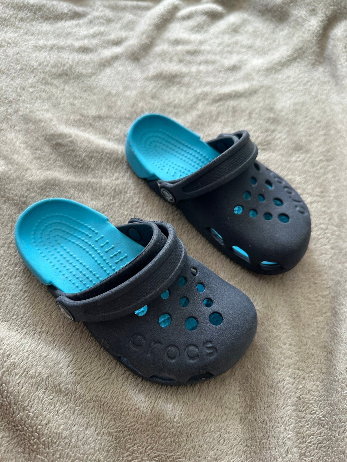 Crocs blauw/donkerblauw maat C9 ( 25-26), Gebruikt, Jongen of Meisje, Schoenen, Ophalen of Verzenden