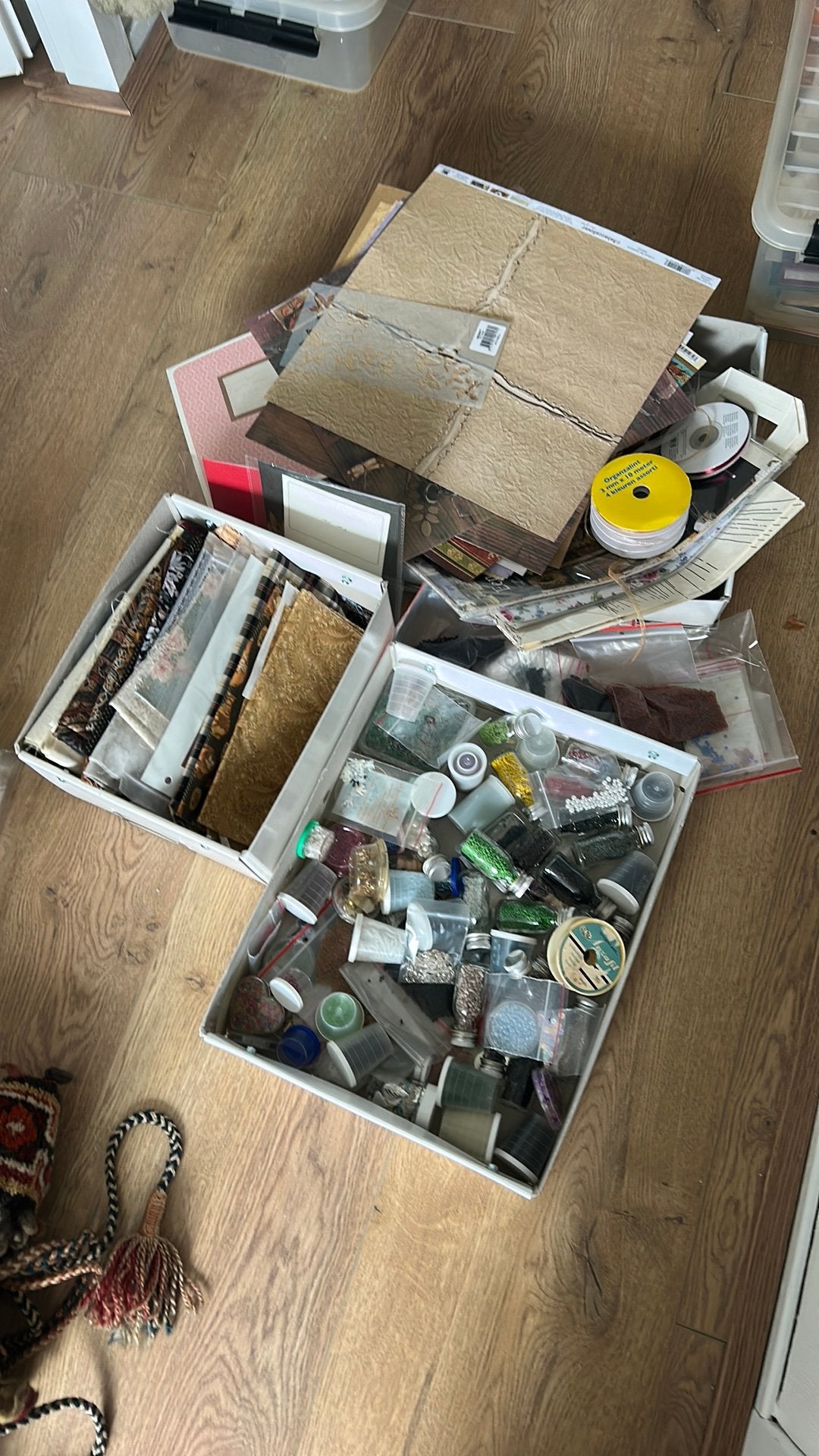 Scrap papier kraaltjes stofjes etc, Ophalen, Zo goed als nieuw, Papier of Karton