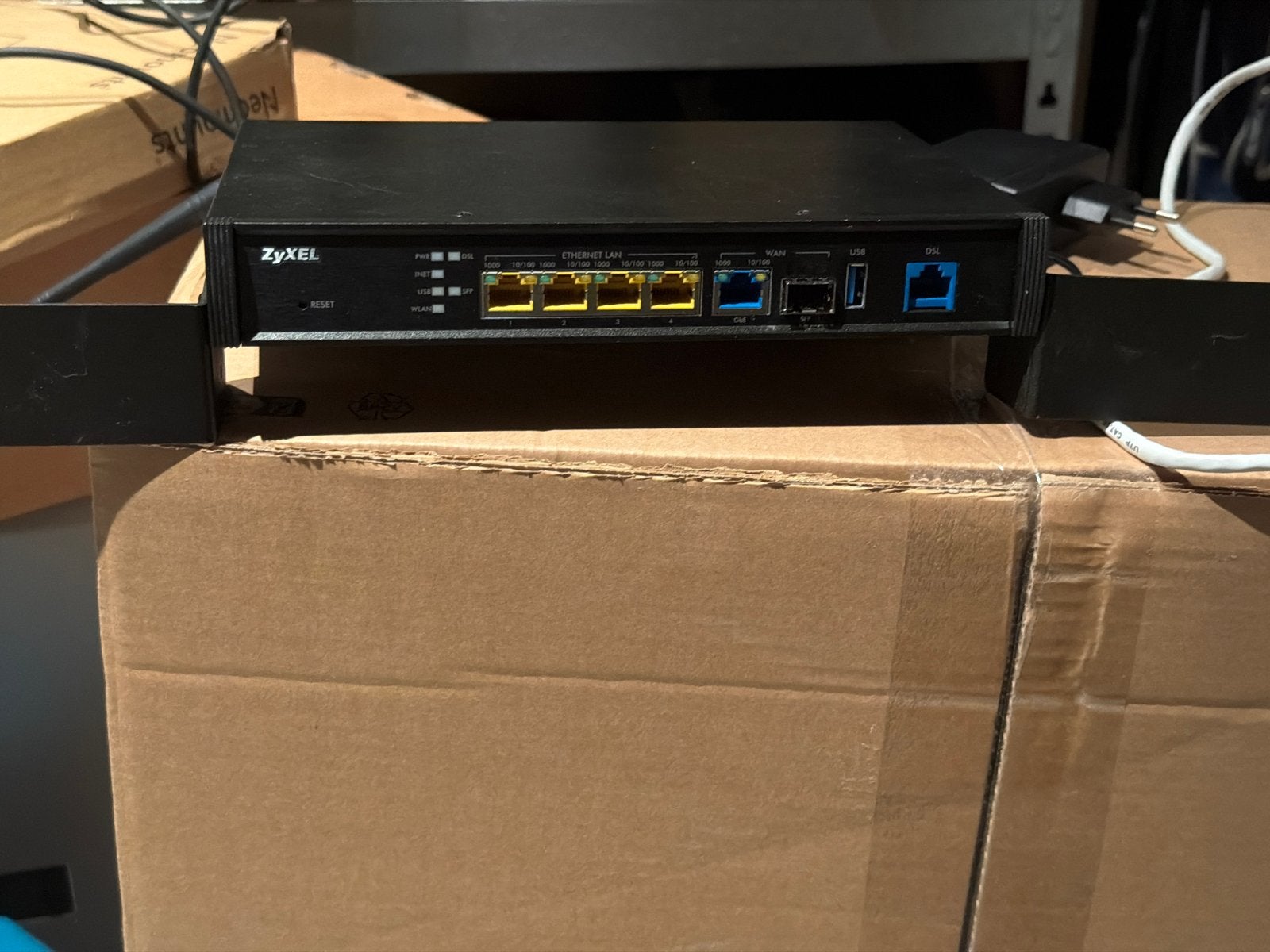Zyxel VDSL2 Modem Router met Vectoring en 19 inch rack mount, Computers en Software, Ophalen of Verzenden, Gebruikt, Router met modem