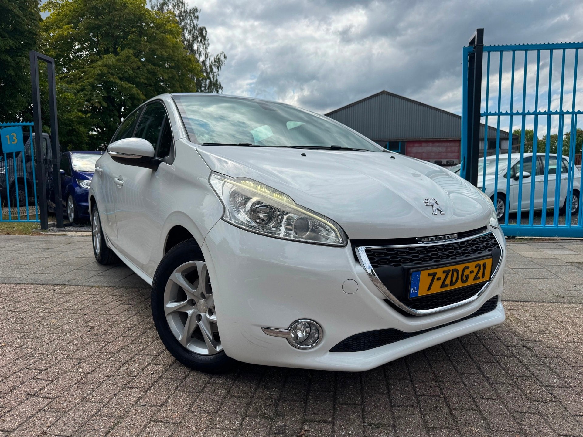 Peugeot 208 1.2 VTi Allure A-C Elek Pakket Pano Navi Cruise, Auto's, Voorwielaandrijving, Euro 5, Stof, Gebruikt