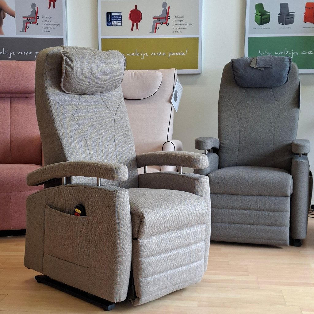 Sta-op stoel Fitform 570 SMAL (RECO nieuw bekleed), Ophalen, 75 tot 100 cm, Zo goed als nieuw, Senioren, Relax, Zorg