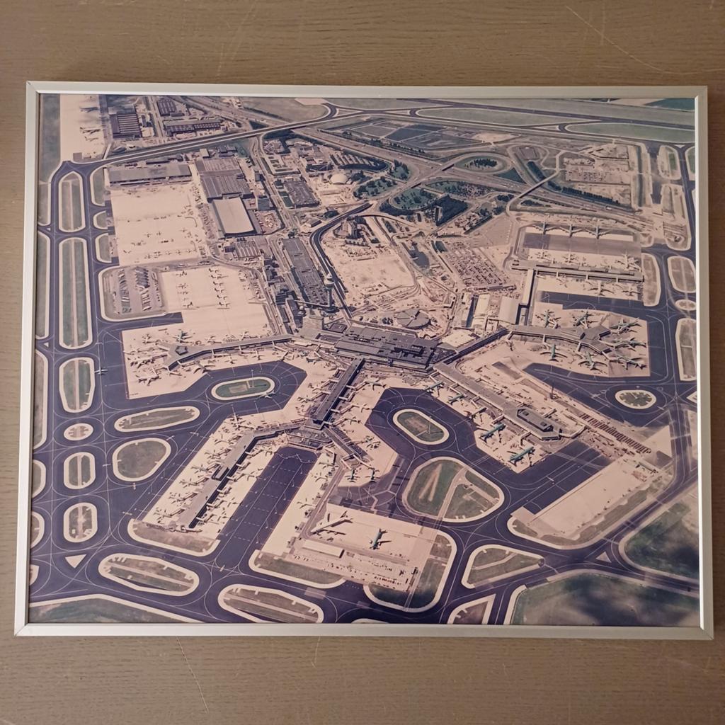 OUDE FOTO LUCHTFOTO SCHIPHOL, 1980 tot heden, Foto, Ophalen of Verzenden, Zo goed als nieuw