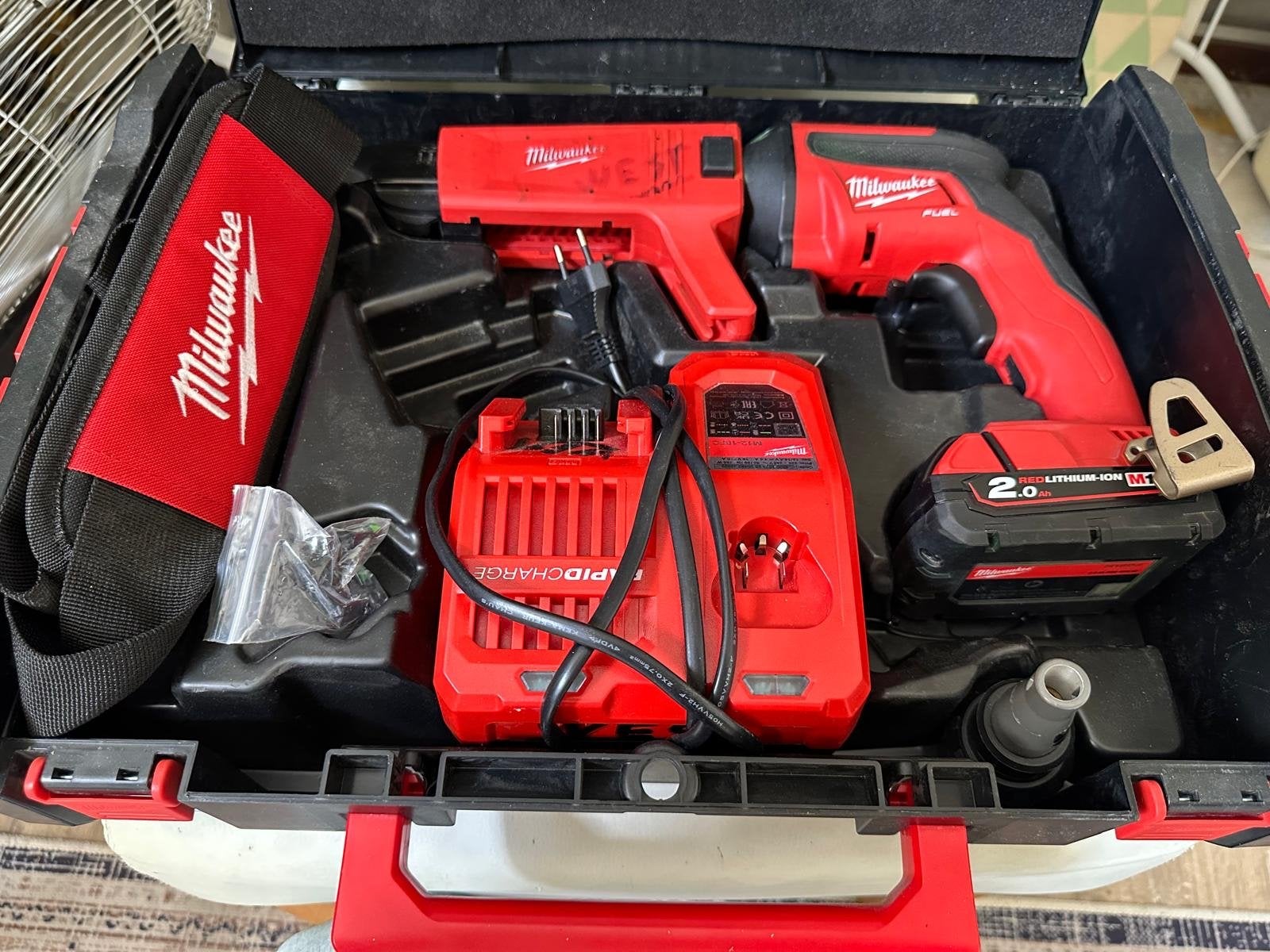 Milwaukee M18 nieuwstaat gipsplaatschroevendraaier, Ophalen, 600 watt of meer, Overige typen, Zo goed als nieuw