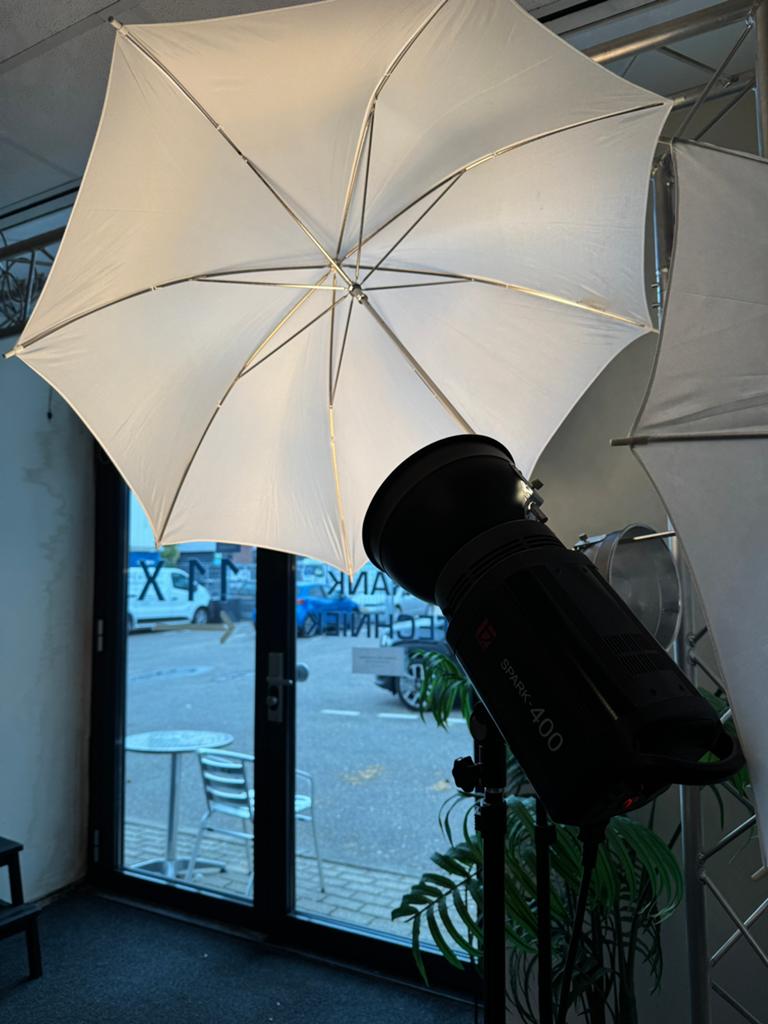 2x Studio Flitser Met Paraplu Spark-400, Ophalen, Zo goed als nieuw, Overige merken