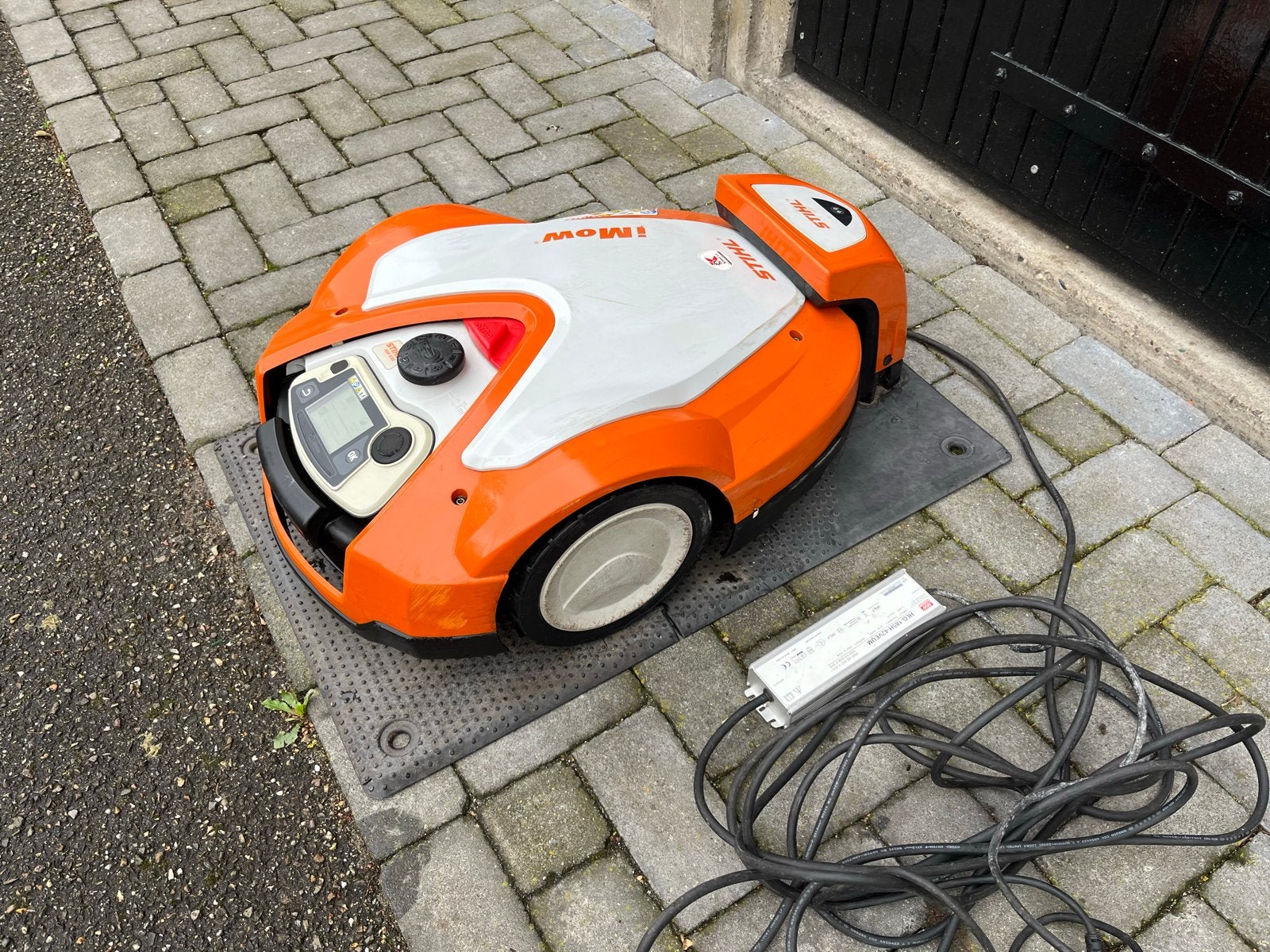 Stihl iMow 632 Robotmaaier tot 3000m2 met dockingstation, Ophalen, Gebruikt, Meer dan 25 cm, Met regensensor