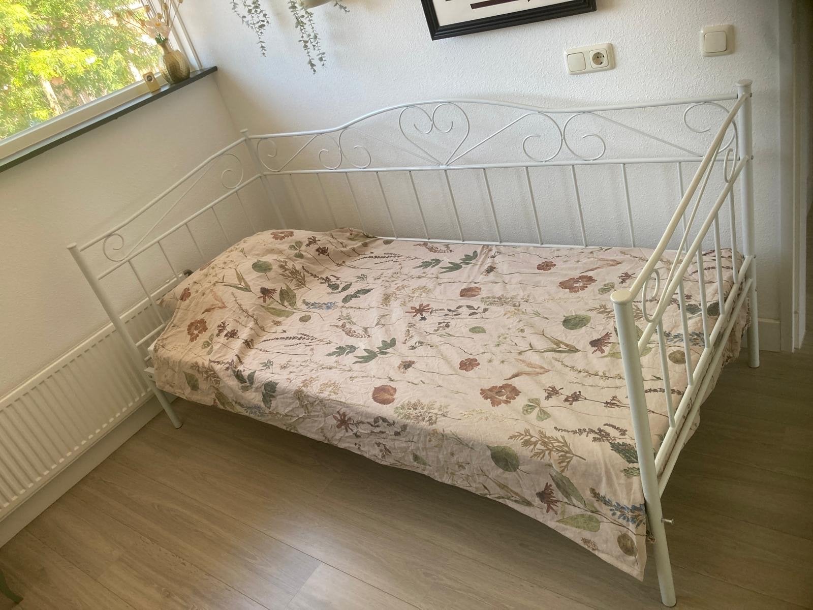 Wit metalen eenpersoonsbed/daybed, Ophalen, Gebruikt, 90 cm, Eenpersoons