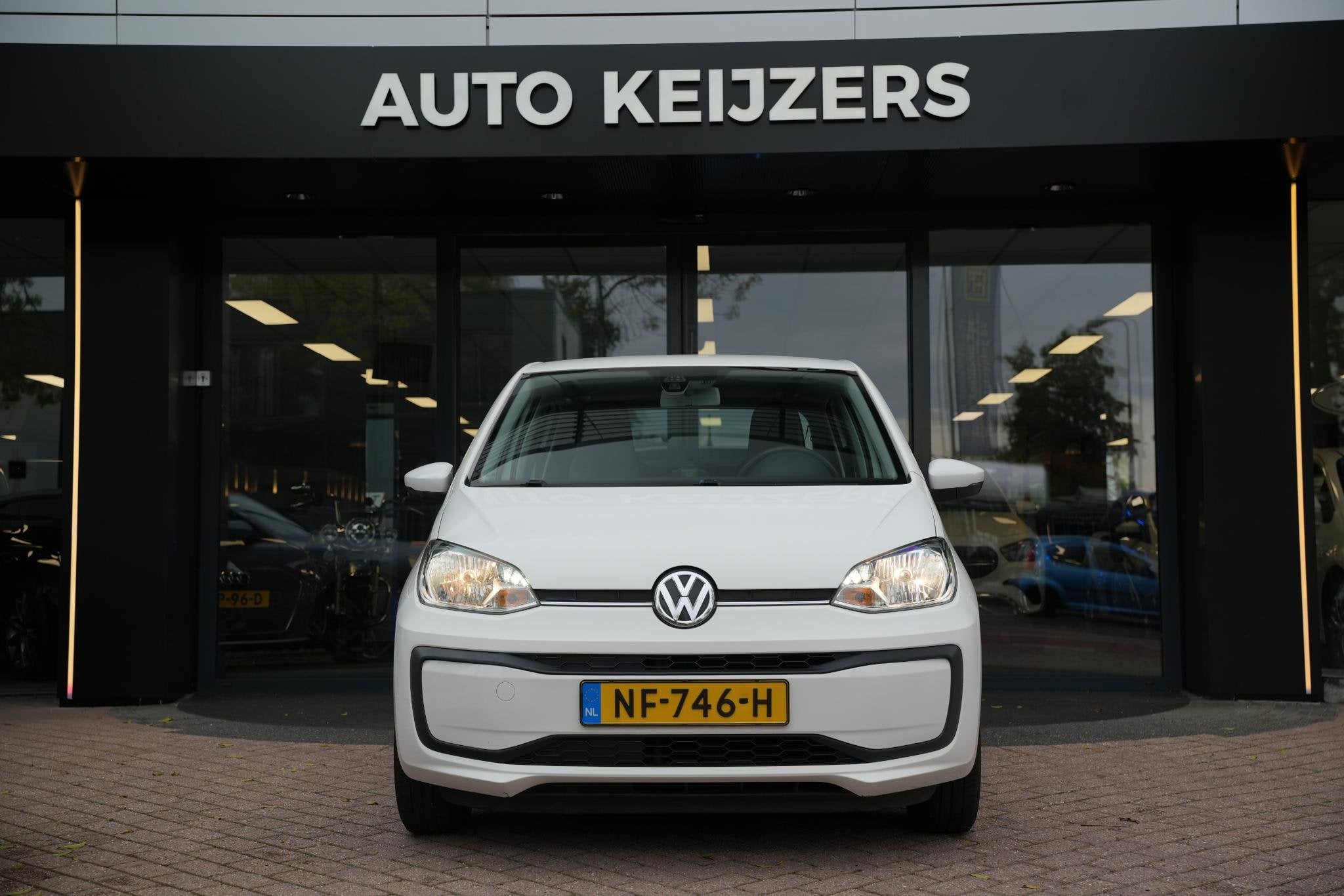 Volkswagen Up! 1.0 BMT move up! Regensensor Hill hold Airco, Voorwielaandrijving, Stof, Gebruikt, Wit