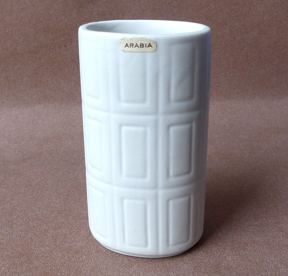 Arabia Finland vaas Oliivi Olga Osol wit vaasje vintage, 12 cm, Gebruikt, Met patroon/structuur, Wit