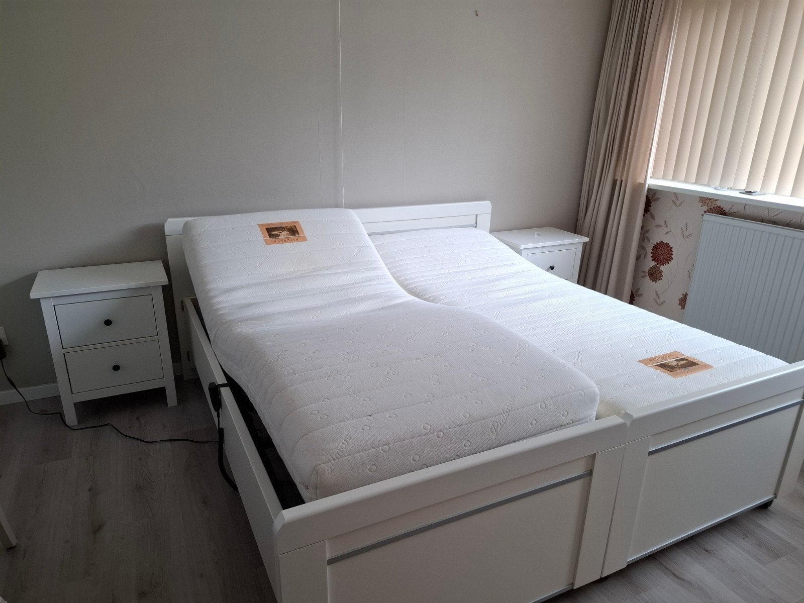 2 x 1 persoons bed met verstelbare bodem, Huis en Inrichting, Slaapkamer | Bedden, Ophalen, Verstelbaar, 90 cm, Tweepersoons