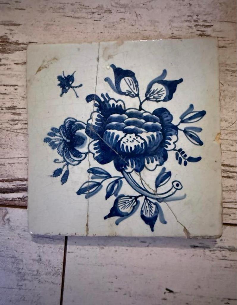 Antieke Delfts Blauwe Tegel - Bloemdecoratie - ca. 1750, Ophalen of Verzenden