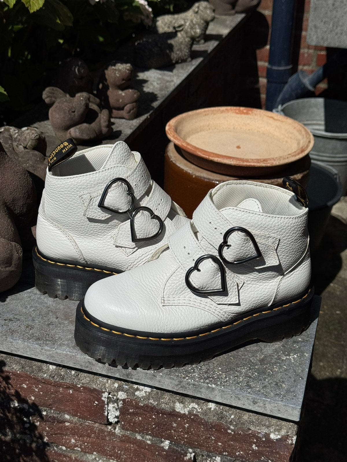 Dr. Martens Devon Heart witte platform boots maat 38, Wit, Lage of Enkellaarzen, Ophalen of Verzenden, Zo goed als nieuw