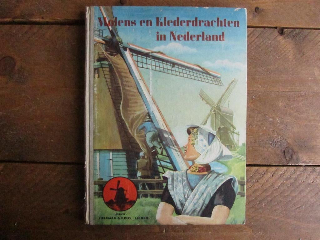 Vintage plaatjesalbum Molens en Klederdrachten in Nederland, Ophalen of Verzenden, Gelezen, H.B.E. Warnaars, Plaatjesalbum