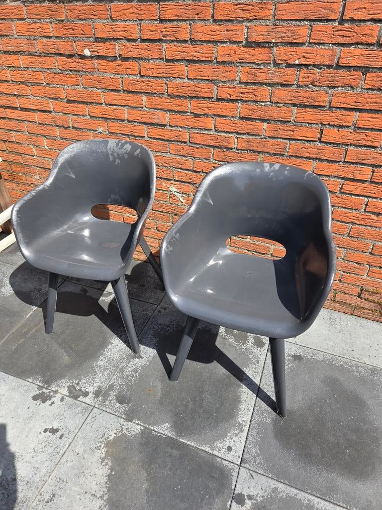 Set van 4 grijze kunststof stoelen - Gebruikt, Huis en Inrichting, Stoelen, Ophalen, Kunststof, Gebruikt, Twee