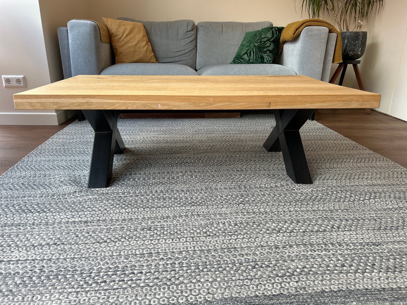 Robuuste eikenhouten salontafel met metalen onderstel, Ophalen, 100 tot 150 cm, Eikenhout, 50 tot 100 cm